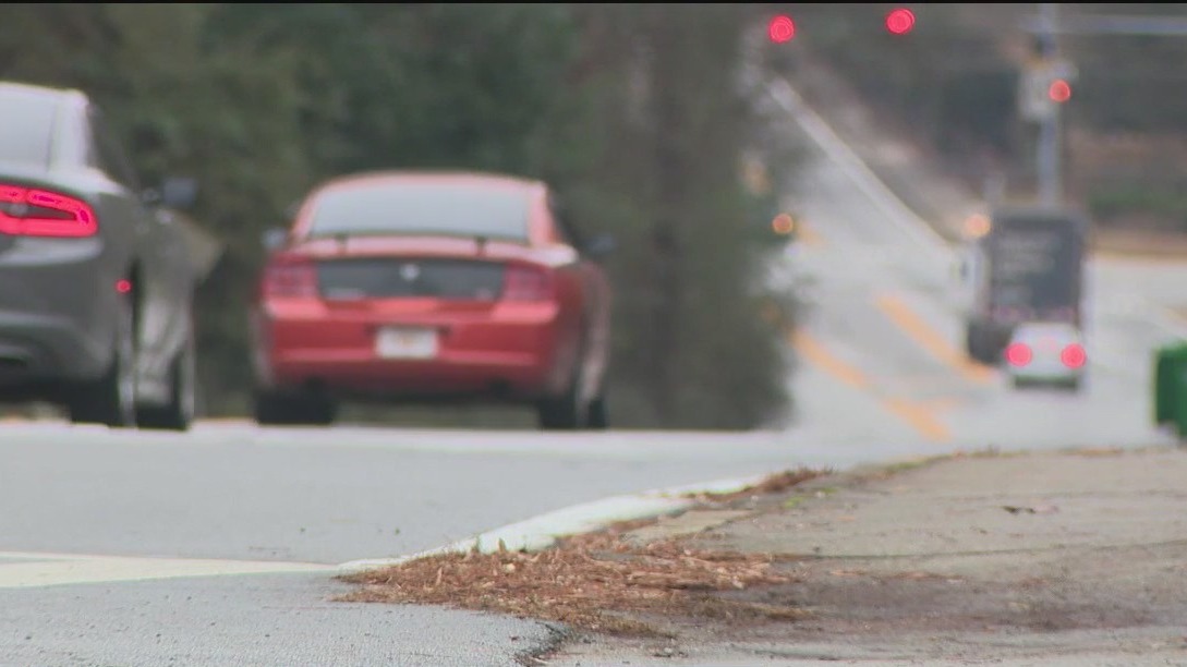 3 Dekalb firefighters injured in crash