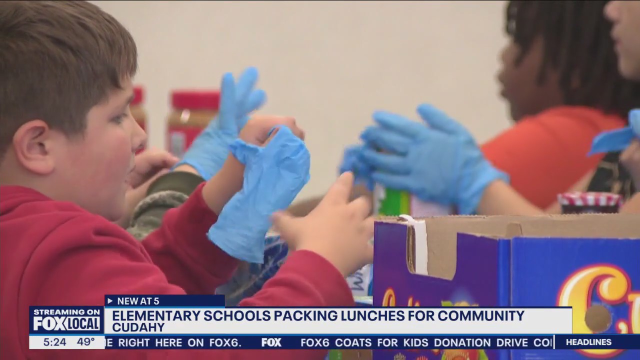Cudahy students pack lunches for the community