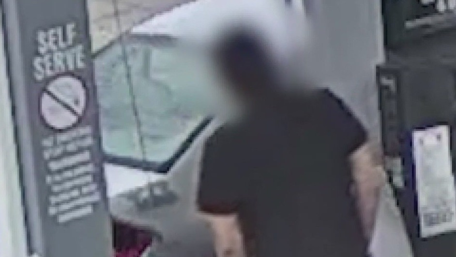 Suspects armed with stolen screwdriver arrested after Detroit car jacking