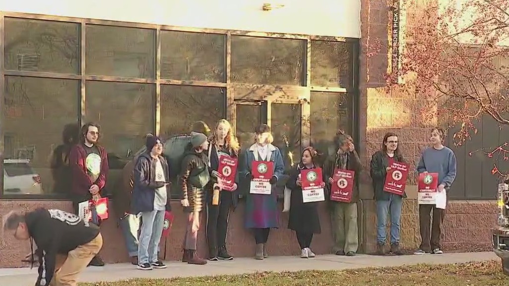 MN Starbucks workers striking on Red Cup Day