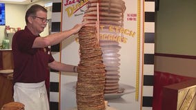 AZ diner attempts record-breaking pancake stack
