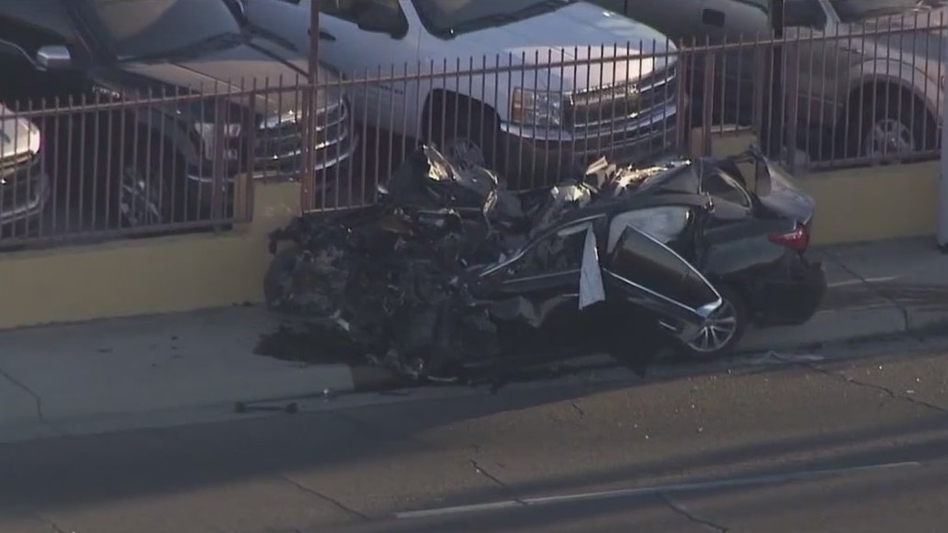 Deadly crash closes Grand Avenue in Phoenix | FOX 10 Phoenix