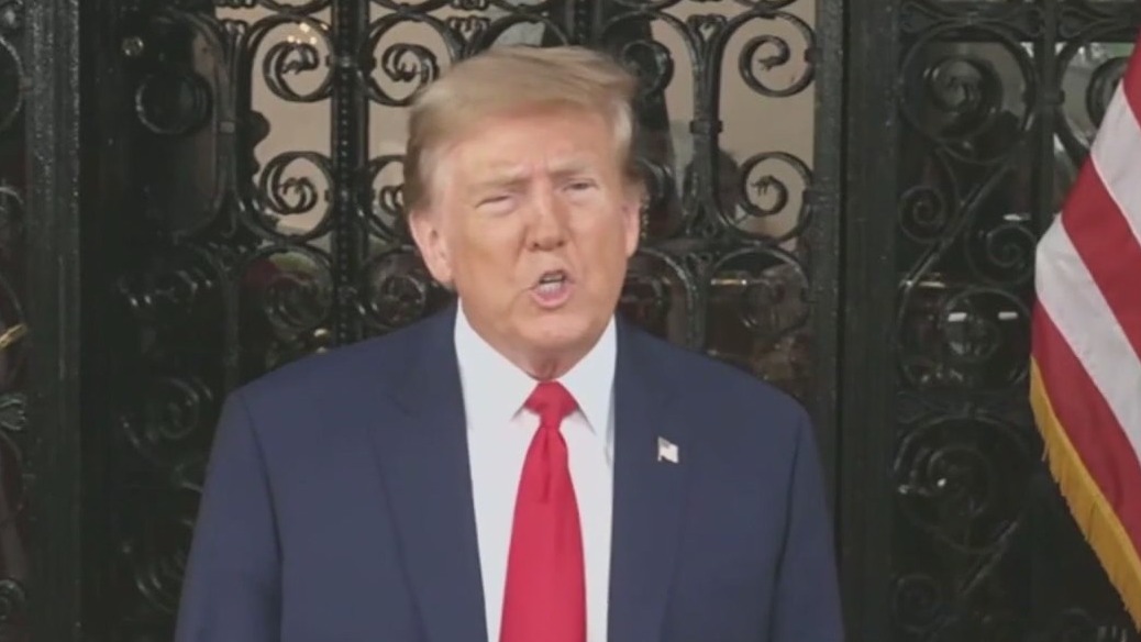 Donald Trump campaigns in South Carolina