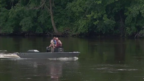 Search continues for man after Mississippi River rescue