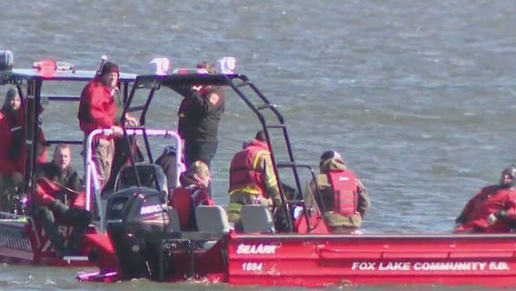 Fox Lake water rescue, man missing
