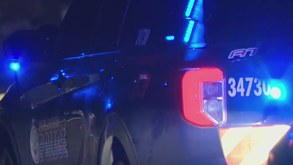 Man found dead inside car in SW Atlanta | FOX 5 Atlanta