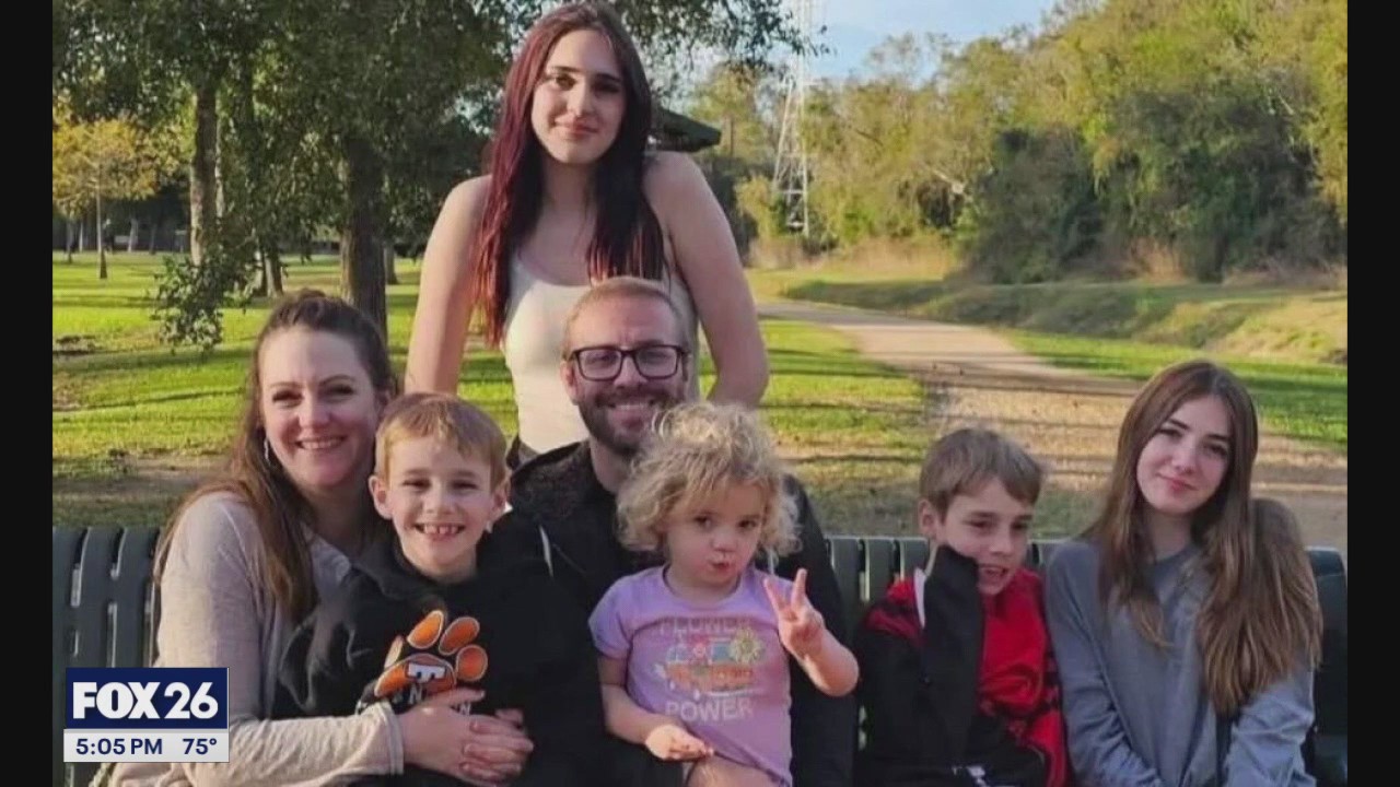 Baytown rallies around family injured in crash