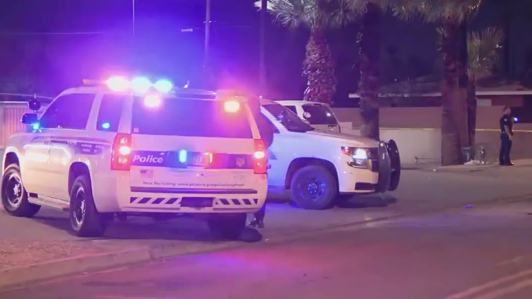 Man found with gunshot wound in Phoenix