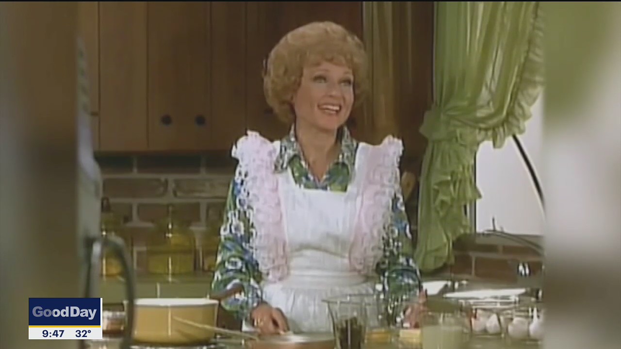 Extra: New Year's Eve, Betty White's 100th birthday movie and more