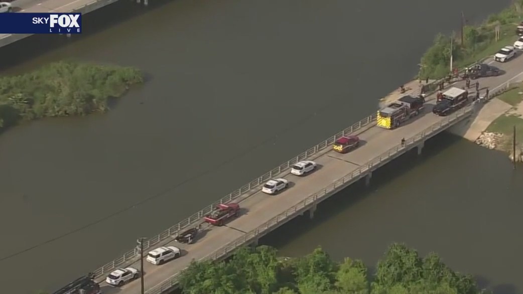 Harris County: Car falls into water in Channelview area; one death confirmed