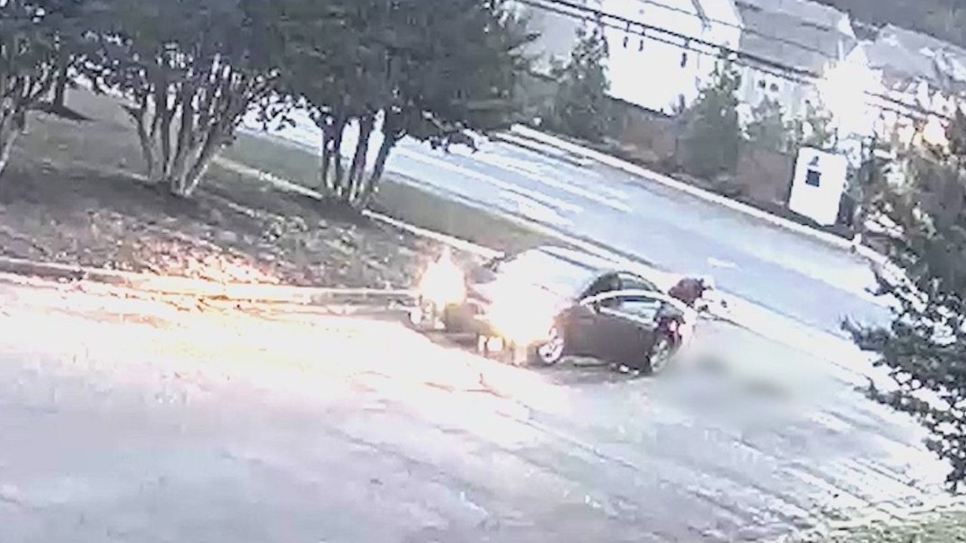 Video catches man dragging dogs behind car | FOX 5 Atlanta
