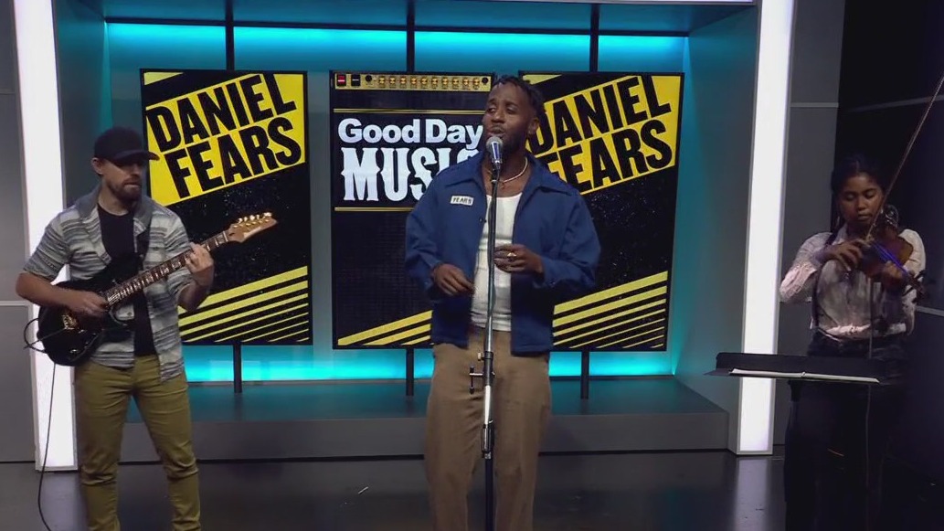 Daniel Fears performs 'Keep On'