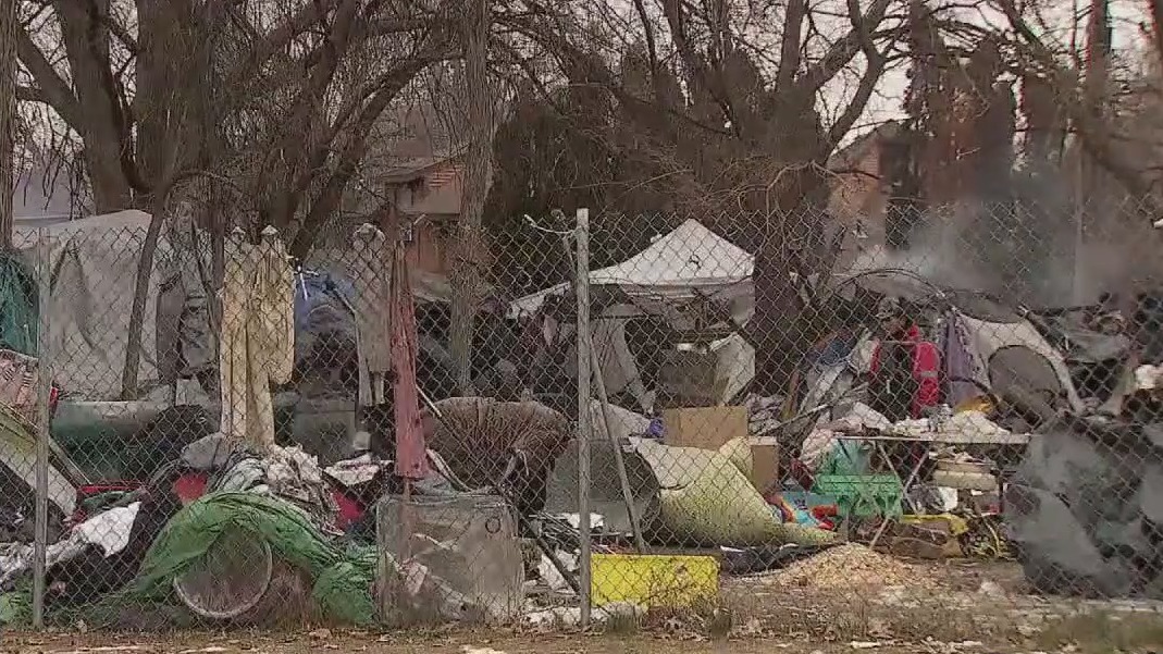 Minneapolis hiring security for encampments