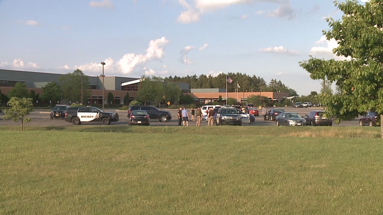 Law enforcement at YMCA amid Oconomowoc manhunt