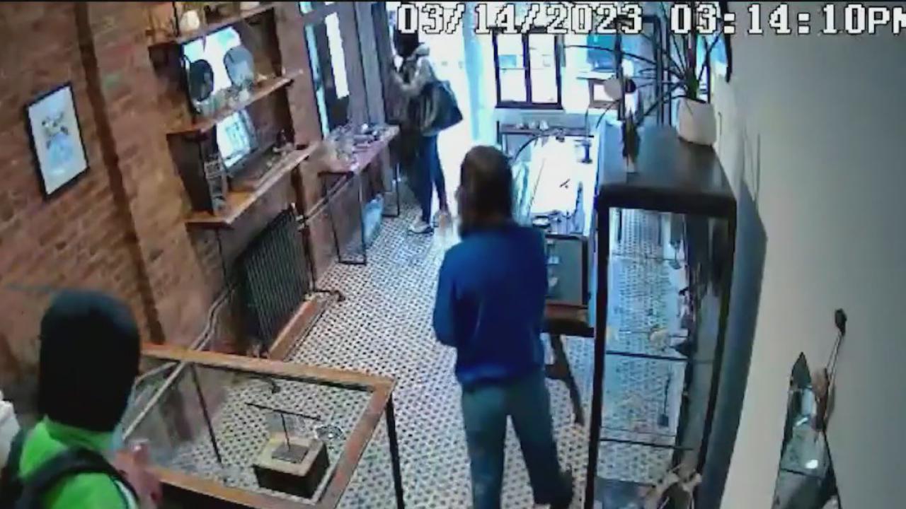 Brooklyn jewelry store robbed twice by same suspect | FOX 5 New York