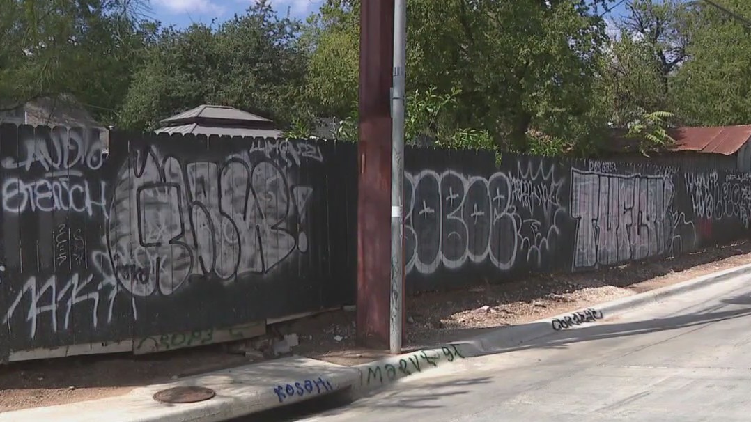 Pilot program to get rid of graffiti in Austin