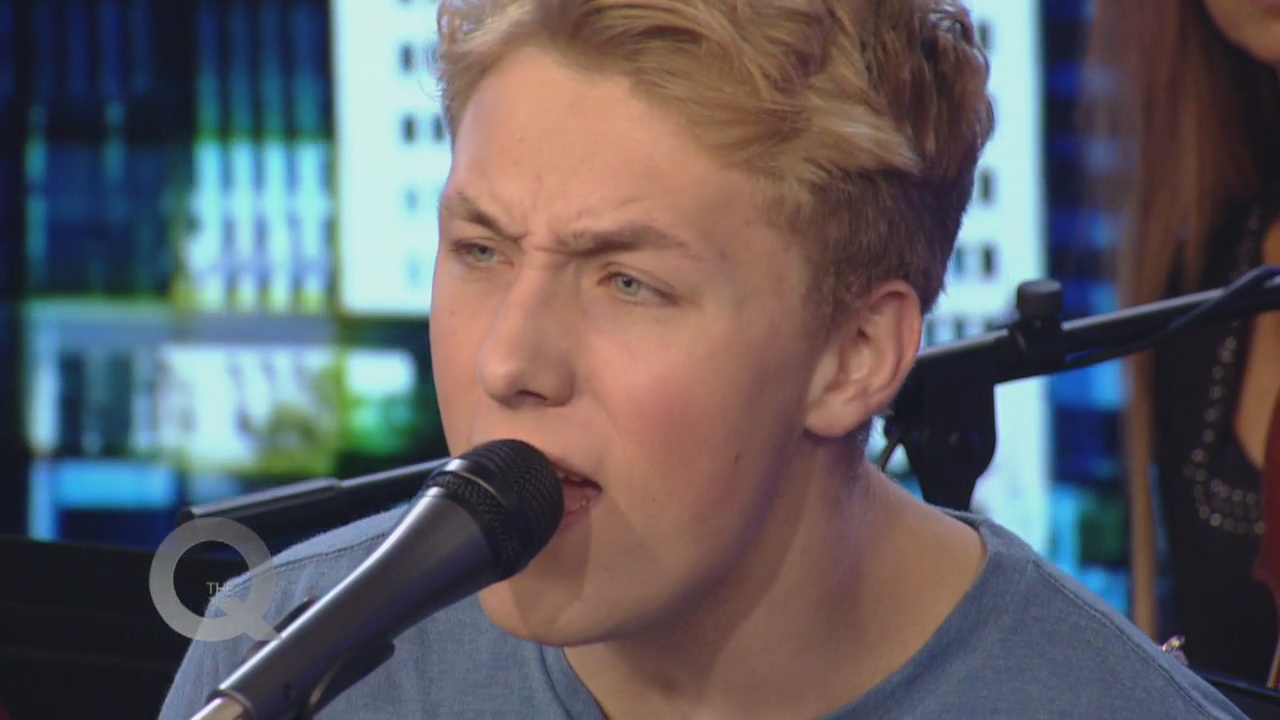 Louis Knight performs 'Change' on The Q