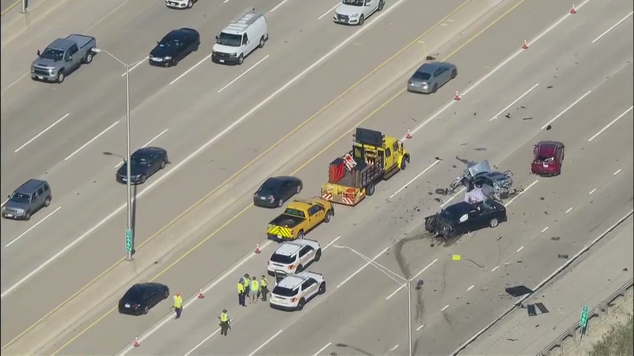 Cook County crash shuts down multiple lanes of traffic on Jane Addams Tollway