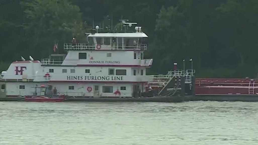 2 dead in helicopter crash on Mississippi River