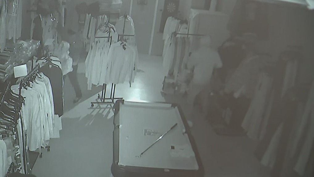 Detroit clothing store targeted by returning thieves