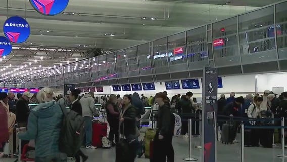 Snowstorm may disrupt Thanksgiving travel rush