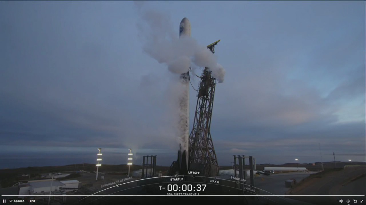 SpaceX launches 21 satellites for US military