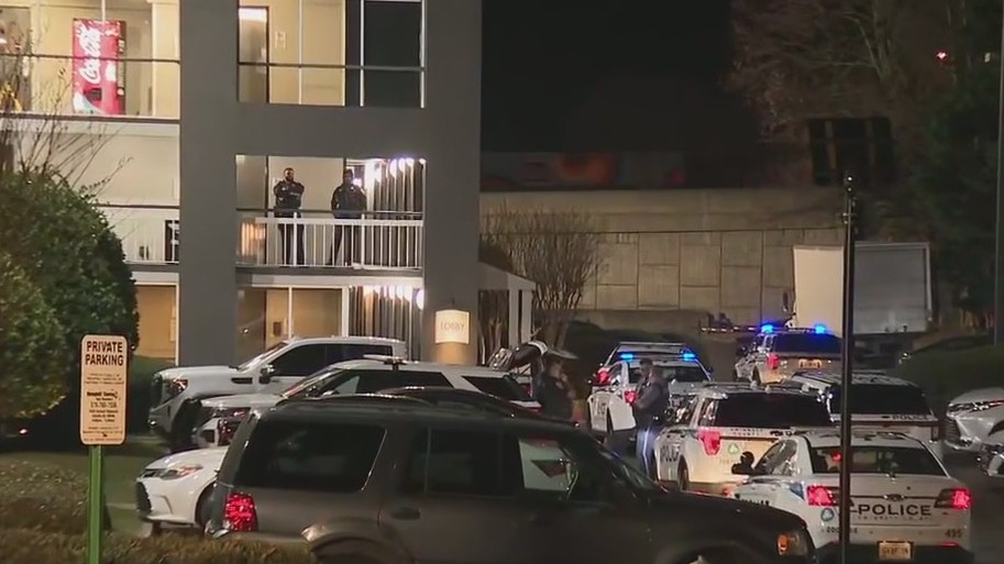 Heavy police presence reported at multiple Gwinnett hotels | FOX 5 Atlanta