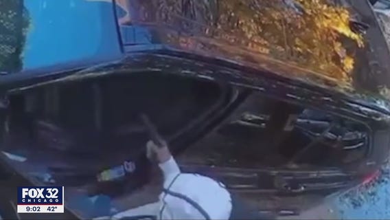 Carjacker pulls gun on man with child