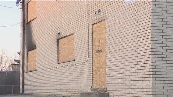 Hickory Hills apartment fire leaves man dead, another injured