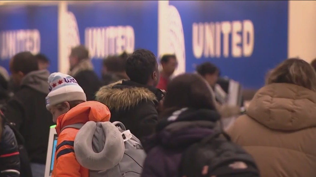 Holiday travel: Passengers flood O'Hare during busy weekend