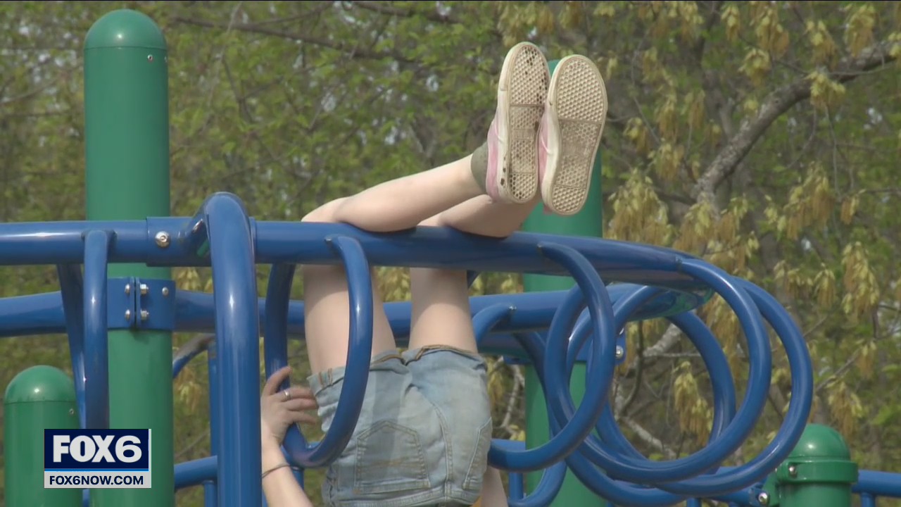 Unvaccinated kids need masks, Wisconsin doctors say