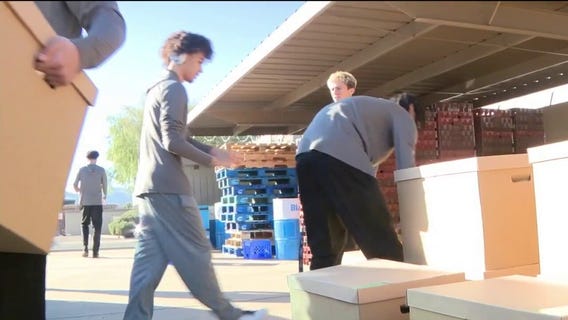 Los Ojos De La Familia distributes food boxes for families