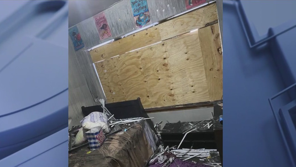 Two Chicago families picking up the pieces after fire displaces them a week before Christmas