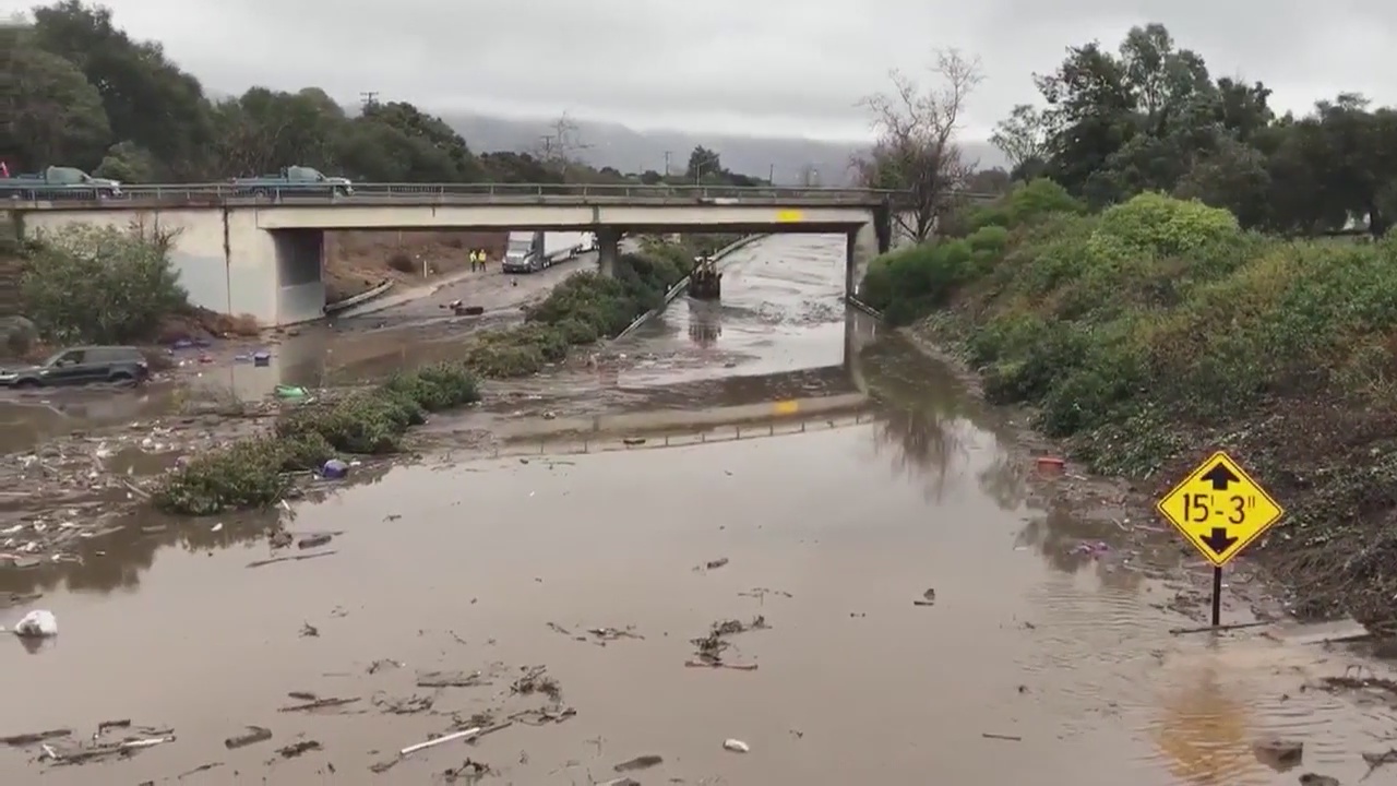 Parts of 101 freeway closed in Ventura due to storm