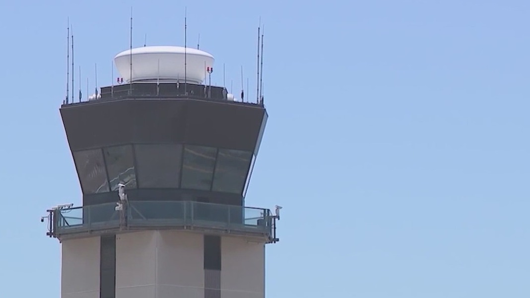 Air traffic controllers miss paycheck, call for change