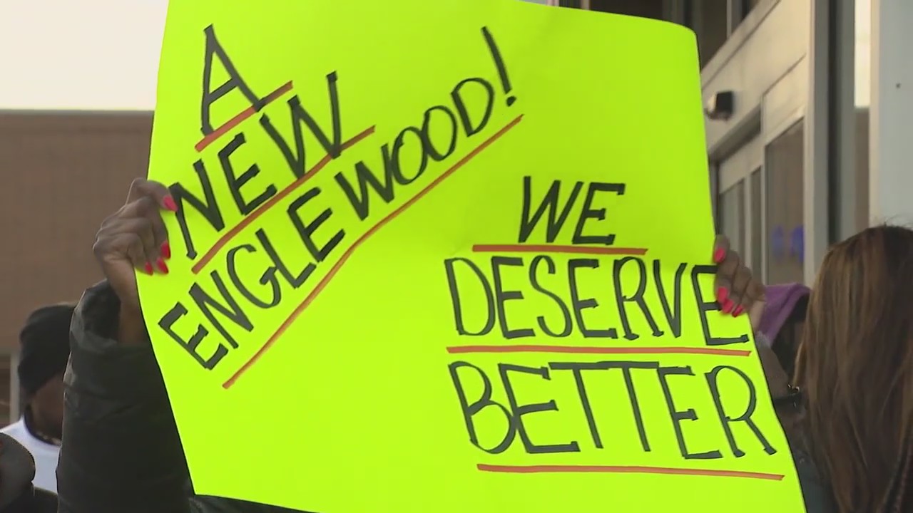 Chicago protesters gather outside South Side grocery store to 'demand respect'