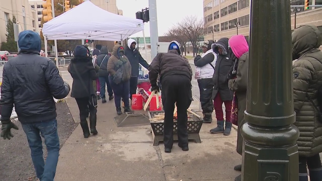 MGM casino workers continue striking despite cold weather