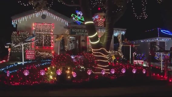 Residents, police want to get organized to avoid chaos on Candy Cane Lane