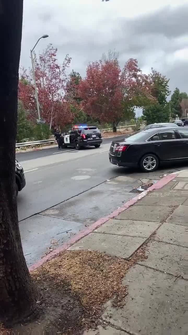 Shooting in Oakland kills 1, injuries another