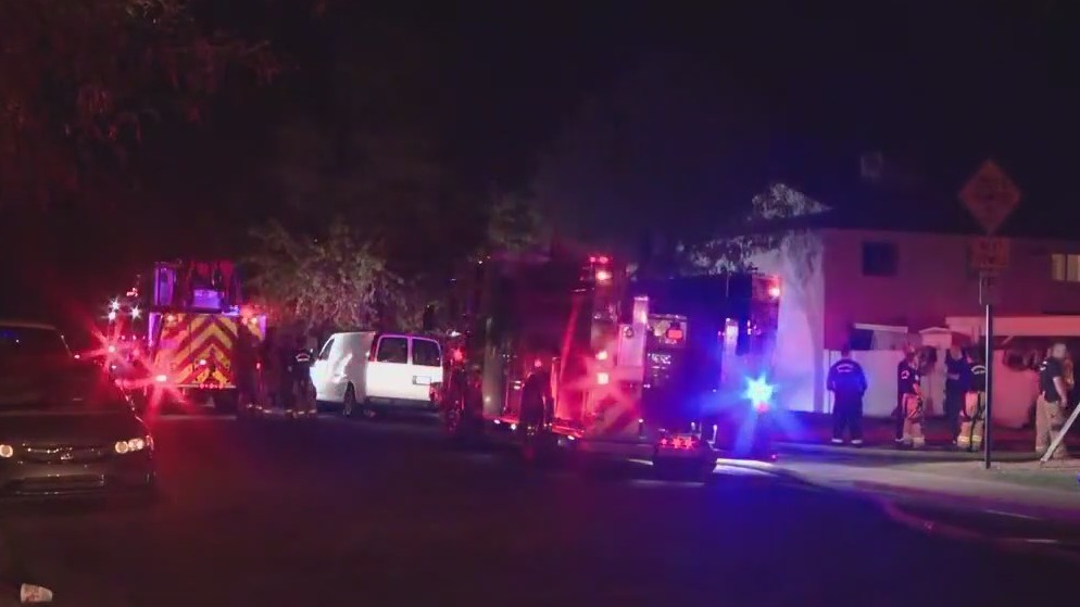 Phoenix condo fire leaves 1 critically hurt | FOX 10 Phoenix