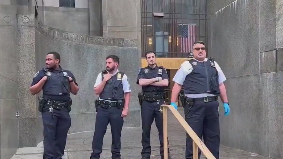 New York court officers attacked