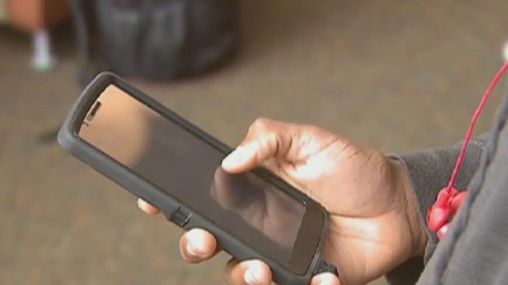 ‘Wait Until 8th’ movement aims to protect kids by delaying smartphone use