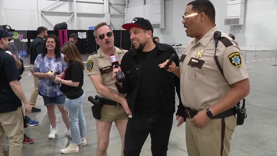 Thomas Lennon and Cedric Yarbrough from Reno 9-1-1 at Motor City Comic Con
