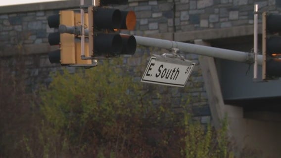 Man calls radio show to say he found a dead body