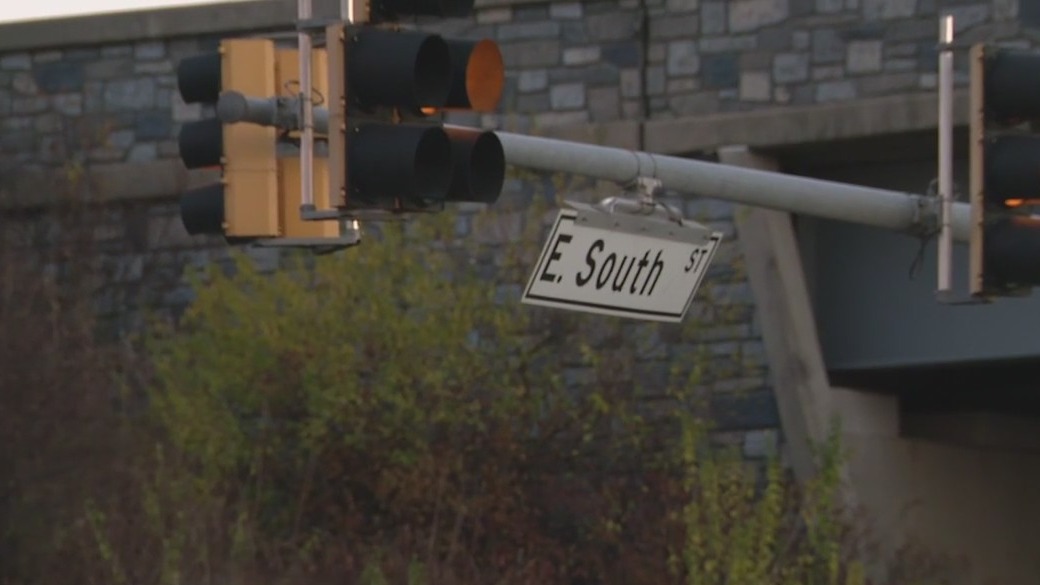 Man calls radio show to say he found a dead body