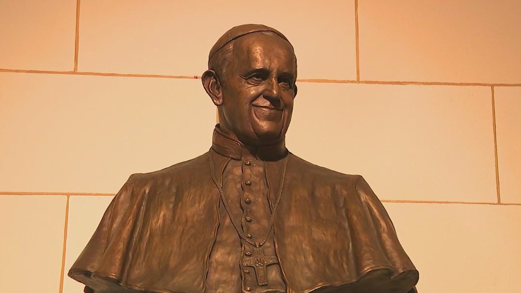 Sculptor captures Pope Francis? spirit
