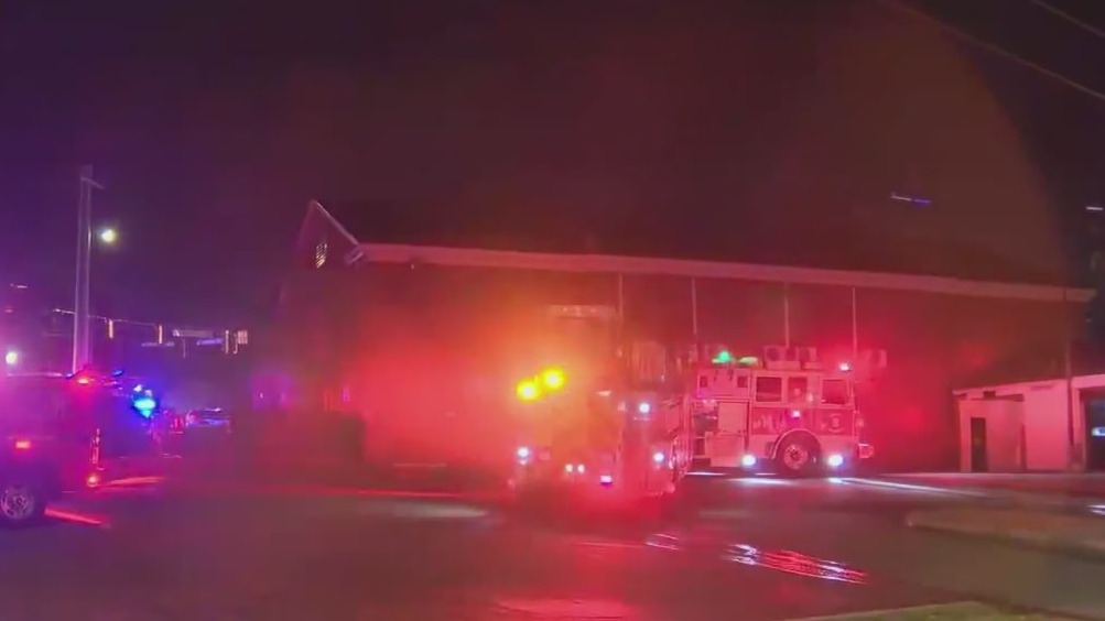 Possible arson at abandoned bank; Man shot by own gun during arrest | FOX 5 News morning headlines