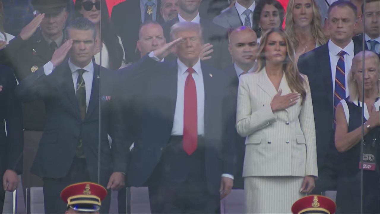 Military parade: Trump salutes during national anthem