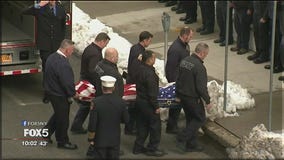 Firefighter dies in Harlem fire