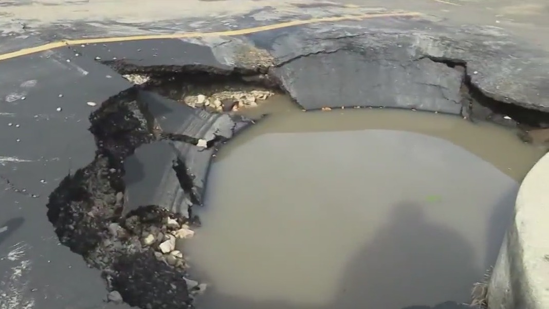 Sinkhole in Elk Grove Village leaves several vehicles damaged